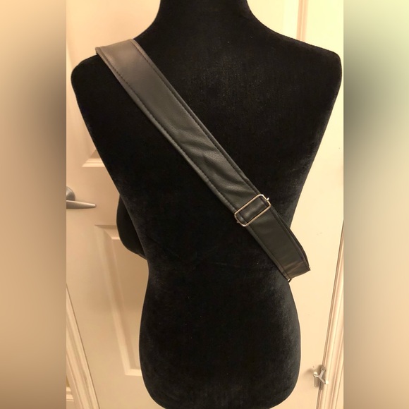 Echoes in the Attic Vegan Crossbody Slingbag - Picture 4 of 4